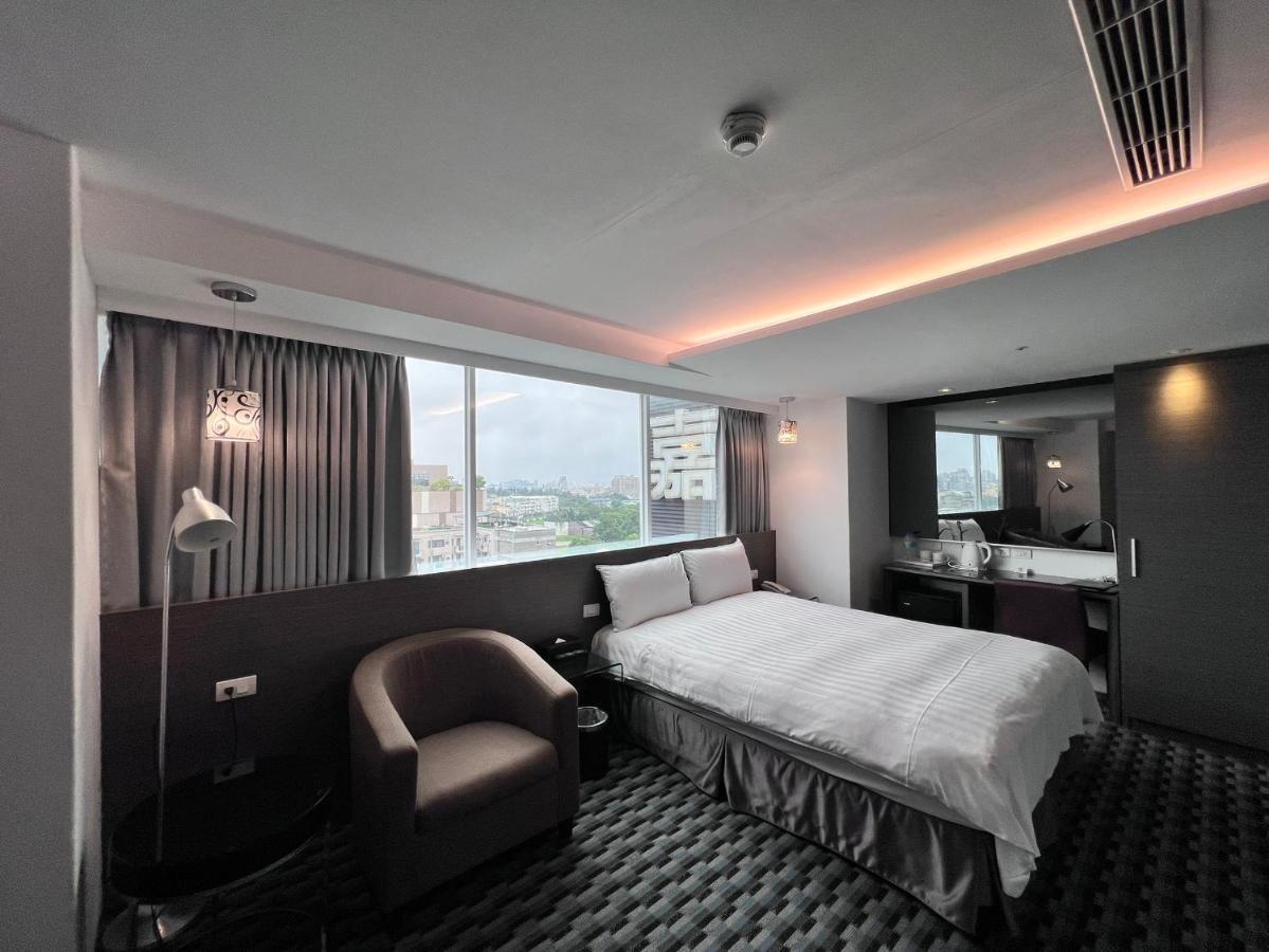 Chiayi Look Hotel Bagian luar foto