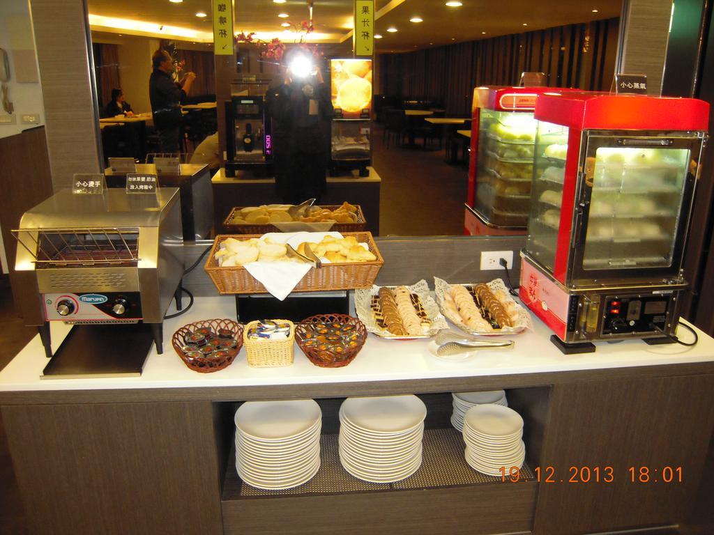 Chiayi Look Hotel Bagian luar foto